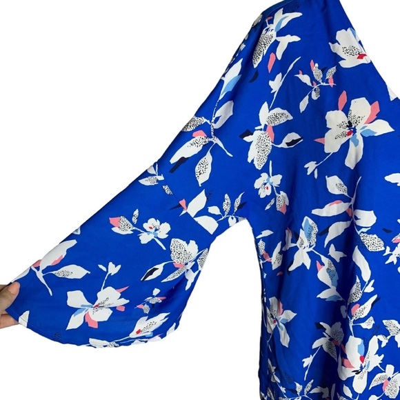 Prescott New York Blue Floral V-Neck Tunic Blouse – Size 14 – Bell Sleeves - Picture 8 of 11